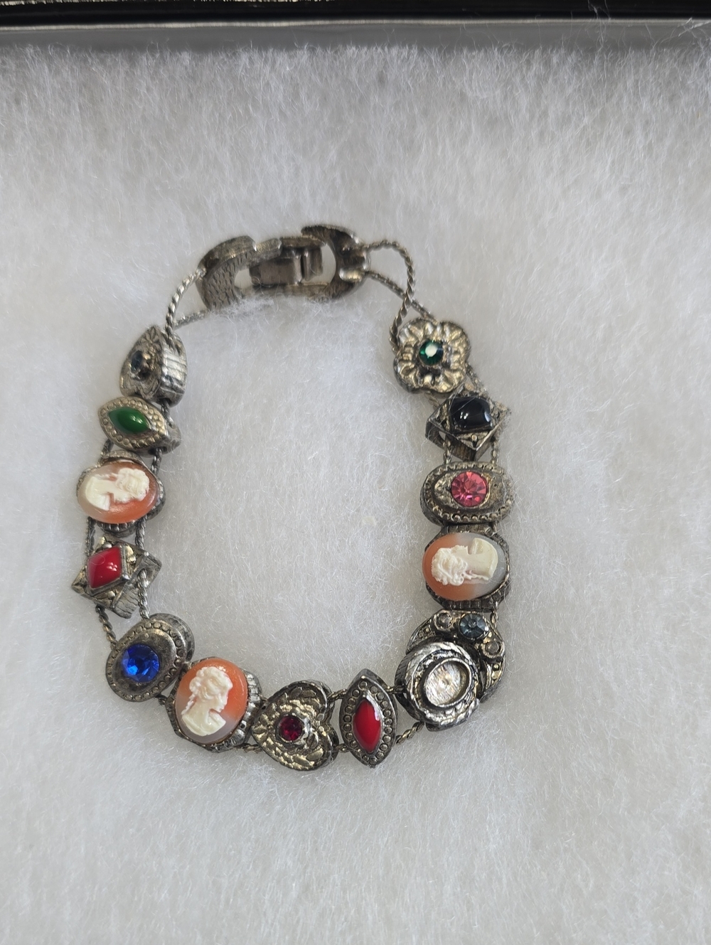 Vintage-Inspired Cameo Multi-Color Bracelet - Women Jewelry
